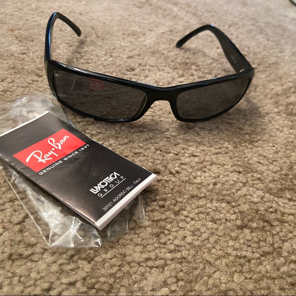Vintage Black Authentic Ray-ban Sunglasses in mint condition w Box